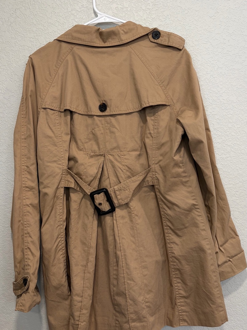 Banana Republic Light Tan Trench Jacket with Plaid Lining - Picture 2 of 6